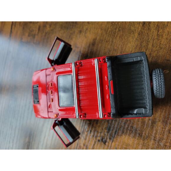 2018 Kintoy/Kinsmart - 2005 Red Hummer H2 SUT - Scale 1/40 - China - Picture 6 of 9